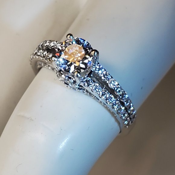 18K WHITE GOLD RING - Picture 1 of 14